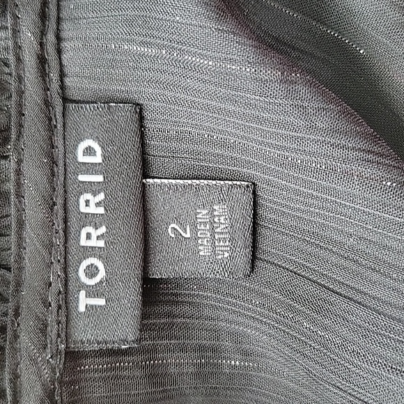 Torrid Black Sheer Short Sleeve Ruffle Neck Blouse Size 2X - Picture 6 of 8